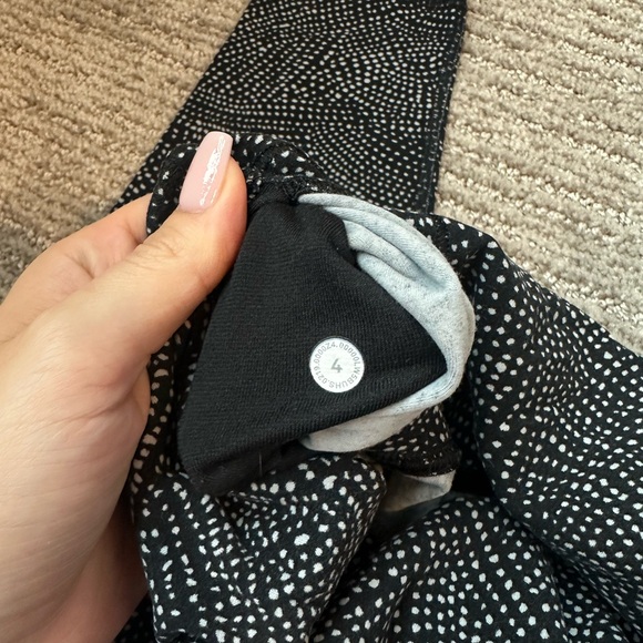 Dot pattern size 4 align leggings - Picture 3 of 4